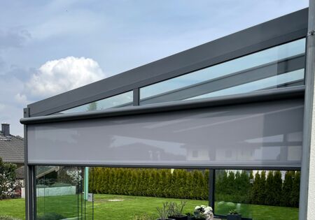 Detailaufnahme eines Glasdachsystems von Klaiber auf einer Terrasse