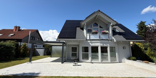 schwoerer-haus-terrassenpavillon-mit-lamellendach